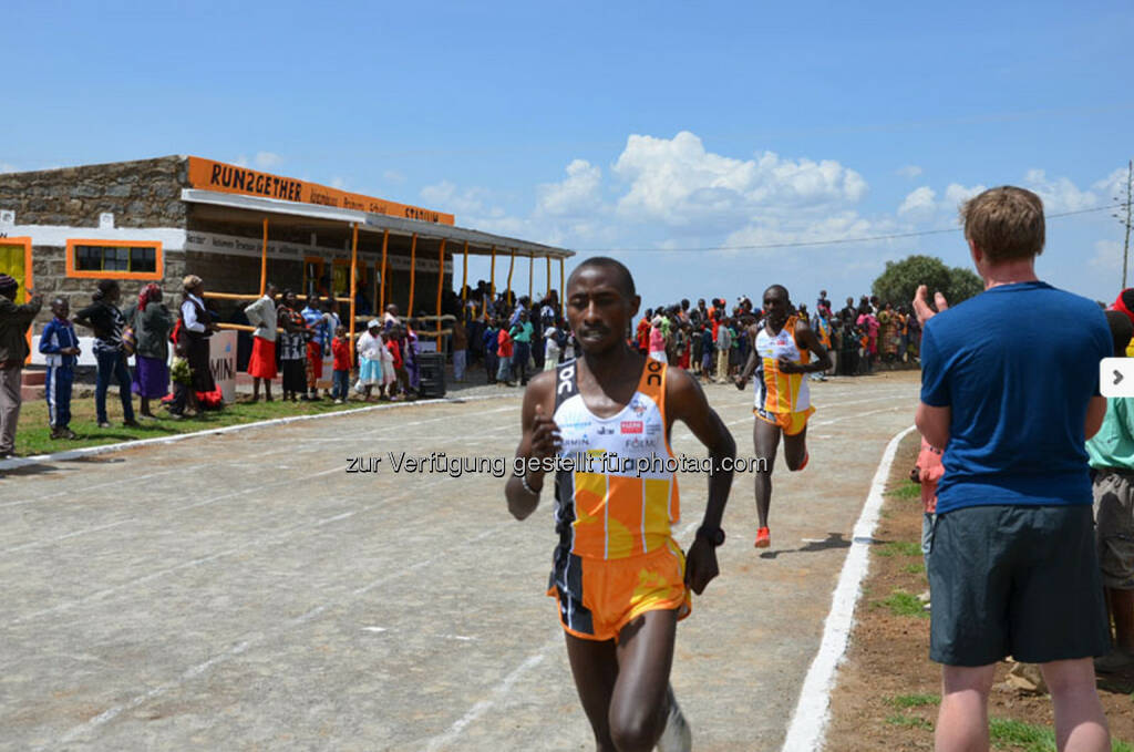 Eröffnung des Run2gether- Kiambogo Primary School – Stadium, © Run2gether (07.01.2015) 