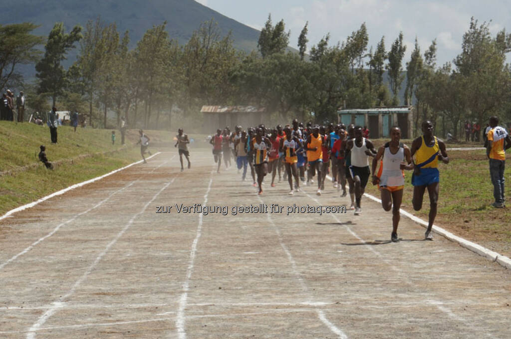 Eröffnung des Run2gether- Kiambogo Primary School – Stadium, © Run2gether (07.01.2015) 