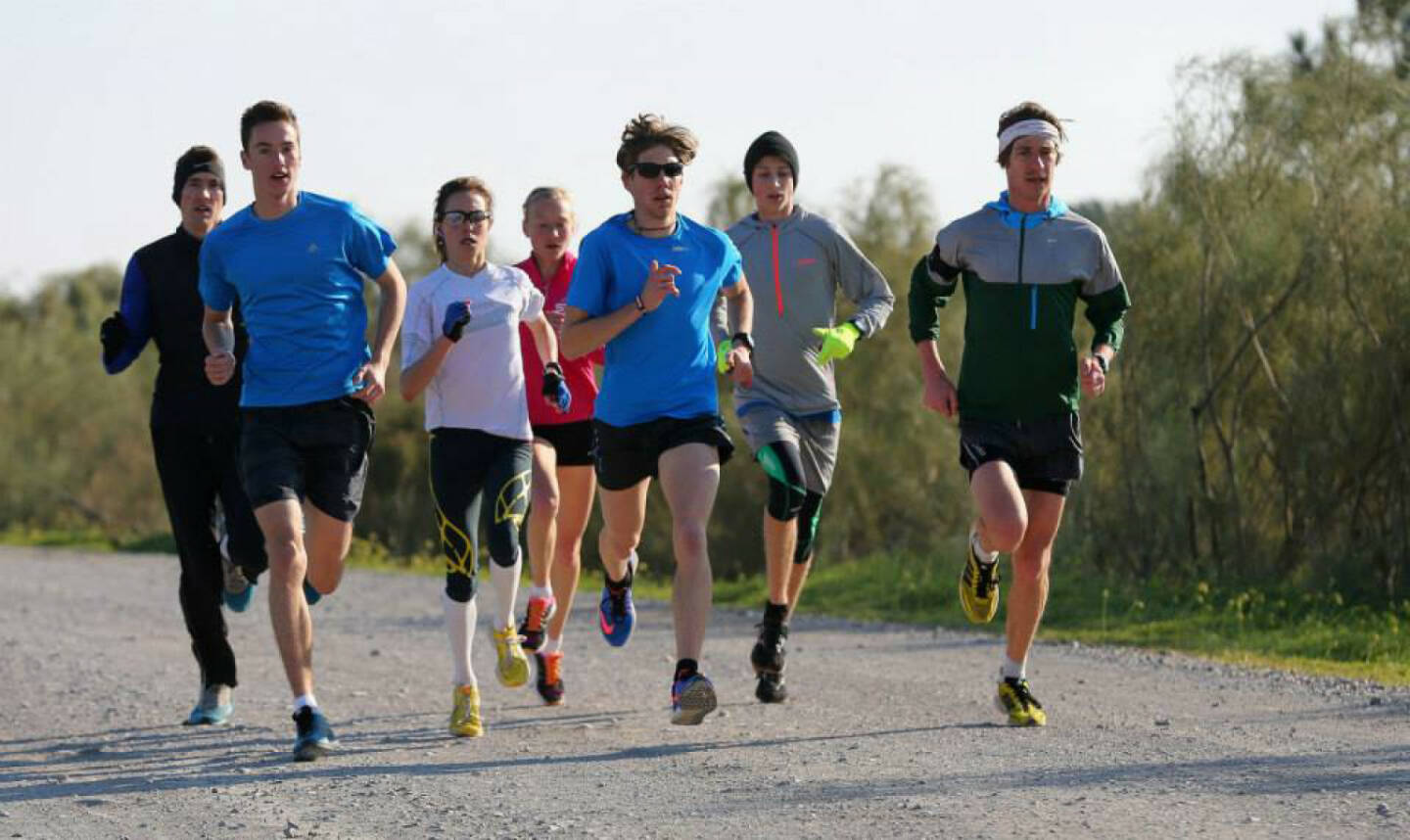 Andreas Vojta, Dominik Stadlmann, Nada Ina Pauer, Jennifer Wenth, Christoph Sander, Timon Theuer, Martin Mistelbauer. Nach 6 km, die Gruppe wird etwas kleiner... 