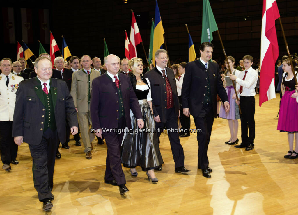 LK-Präsident Hermann Schultes, LH Erwin Pröll, Bauernbunddirektorin Klaudia Tanner, Landwirtschaftsminister Andrä Rupprechter und Ballobmann Stefan Jauk , © NÖ Bauernbund/ Helmut Lackinger (12.01.2015) 