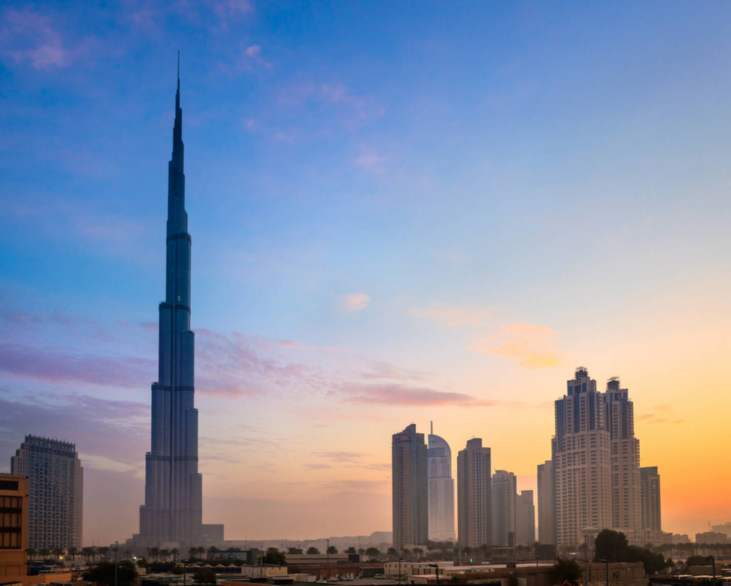 Burj Khaleefa, Dubai, Vereinigte Arabische Emirate, Gebäude, hoch, groß, gross, Größe, Grösse, http://www.shutterstock.com/de/pic-226270069/stock-photo-dubai-skyline-with-burj-khaleefa-the-tallest-building-over-the-horizon.html