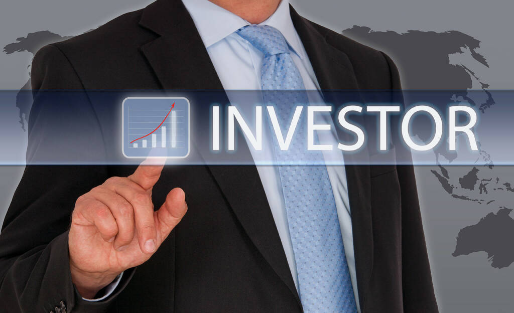 Investor - Businessman mit Touchscreen und Chart, http://www.shutterstock.com/de/pic-242994070/stock-photo-investor-businessman-with-touchscreen-and-chart.html, © www.shutterstock.com (13.01.2015) 