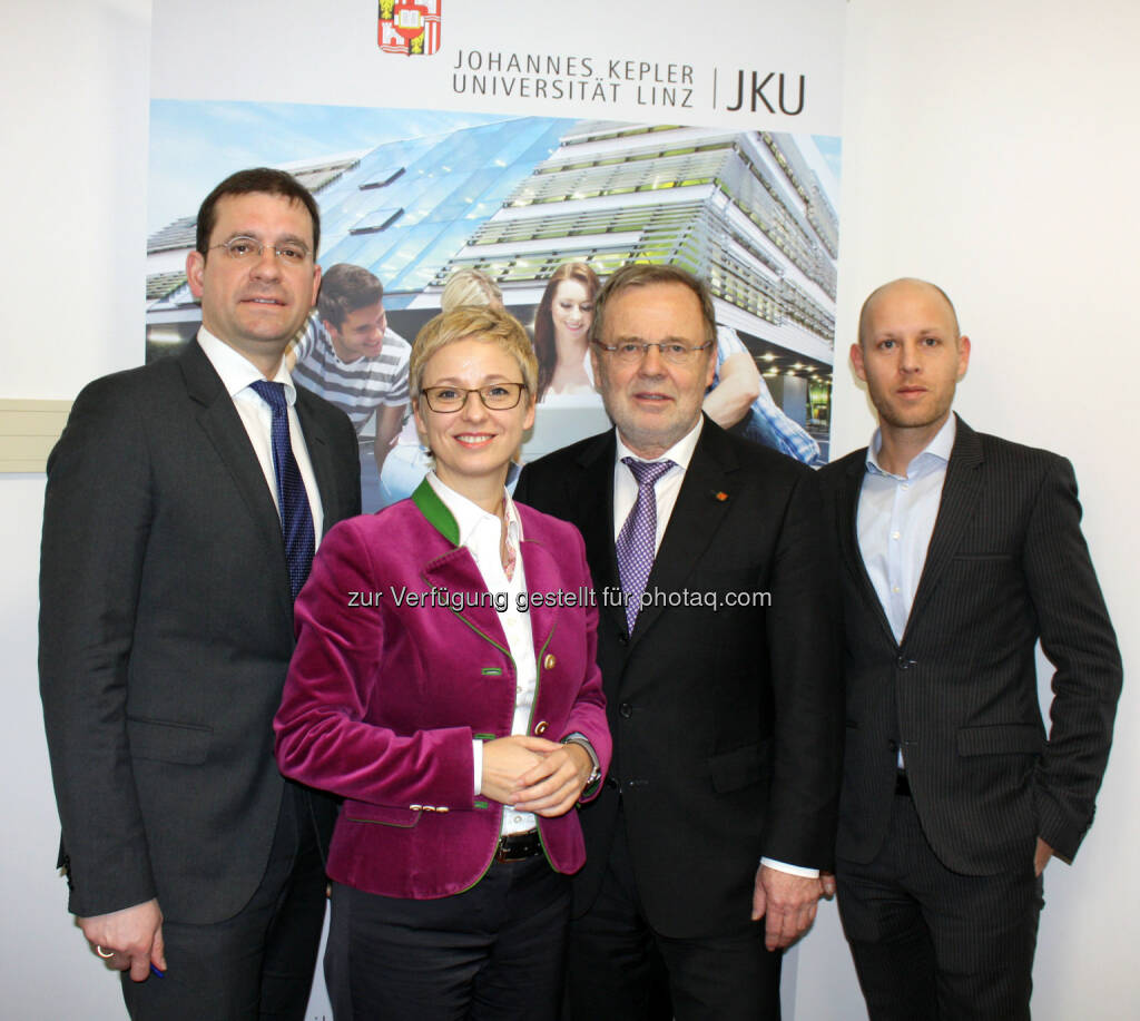 Hans-Peter Weiss (Geschäftsführer BIG), Doris Hummer (Landesrätin für Bildung, Wissenschaft und Forschung), Rektor Richard Hagelauer, Alexander Freischlager (Leiter des Operationmanagements der JKU): Pressegespräch Sanierung TNF-Turm und Neubau JKU-Technikum der Johannes Kepler Universität (JKU) Linz., © Aussender (14.01.2015) 