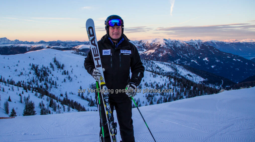 Franz Klammer: Bad Kleinkirchheimer Tourismus Marketing GmbH: Frühsport einmal anders: Mit Kaiser Franz auf die Piste! Ski vor 9 mit Franz nennt sich diese ungewöhnliche Aktion, bei der Skifahrer wie du und ich mit dem mehrfachen Weltmeister und Olympiasieger die frisch präparierten Hänge genießen können. Um 6.45 Uhr erwartet der Skikaiser seine Gäste an der Talstation der Kaiserburgbahn mit einem kleinen Warmup-Frühstück. Von 7.30 und 9.30 Uhr begleitet er sie auch auf der Weltcuppiste, die seinen Namen trägt., © Aussendung (14.01.2015) 