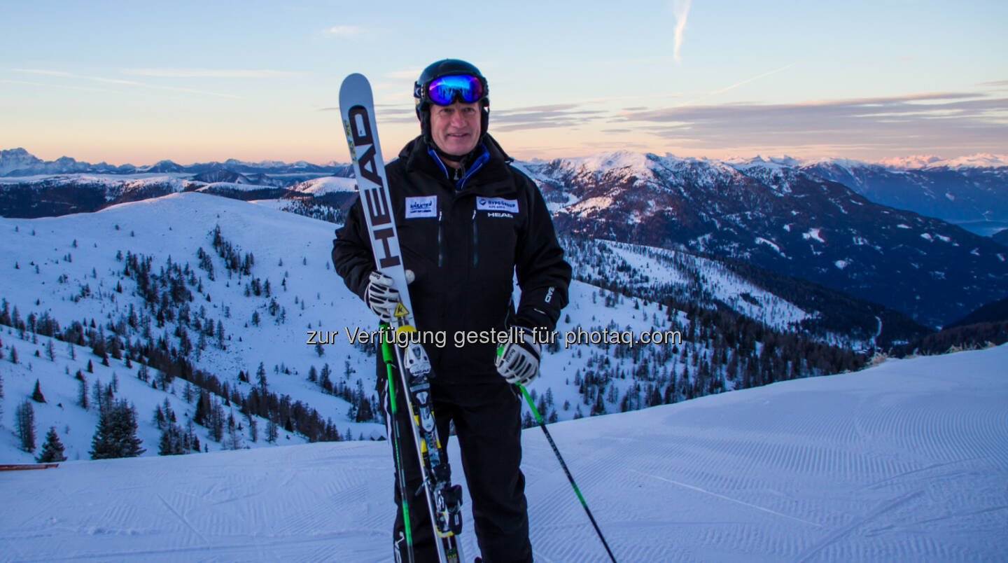 Franz Klammer: Bad Kleinkirchheimer Tourismus Marketing GmbH: Frühsport einmal anders: Mit Kaiser Franz auf die Piste! Ski vor 9 mit Franz nennt sich diese ungewöhnliche Aktion, bei der Skifahrer wie du und ich mit dem mehrfachen Weltmeister und Olympiasieger die frisch präparierten Hänge genießen können. Um 6.45 Uhr erwartet der Skikaiser seine Gäste an der Talstation der Kaiserburgbahn mit einem kleinen Warmup-Frühstück. Von 7.30 und 9.30 Uhr begleitet er sie auch auf der Weltcuppiste, die seinen Namen trägt.