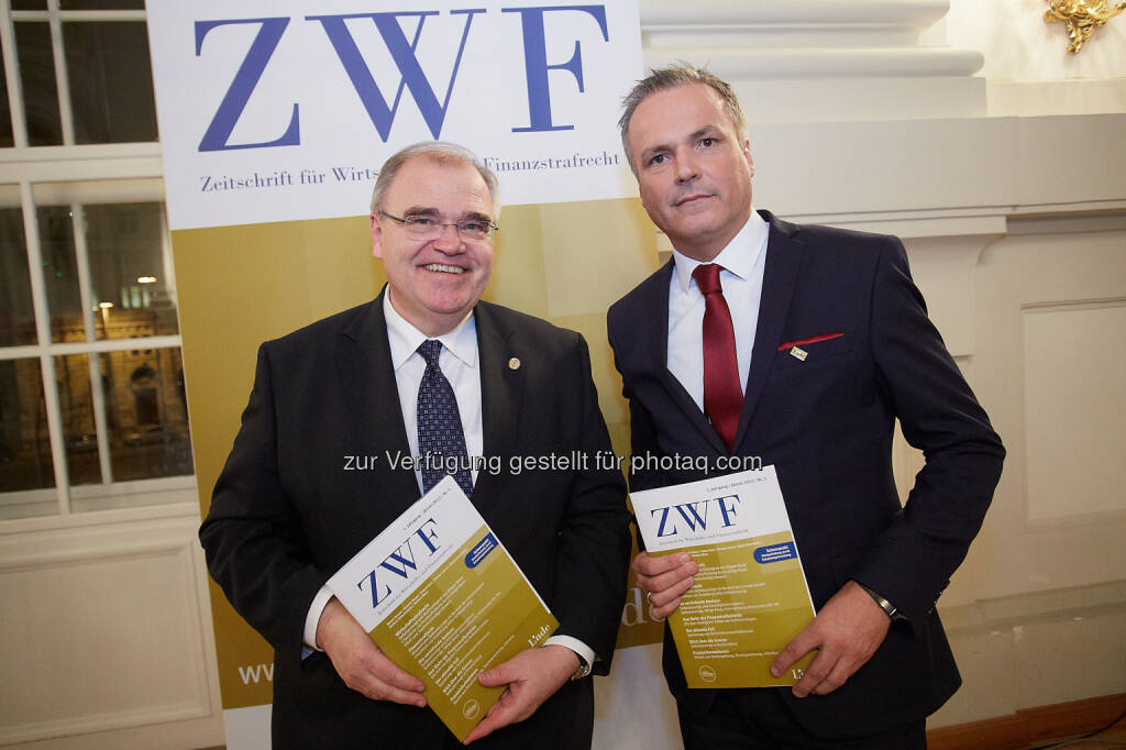 BM Justiz Univ.-Prof. Wolfgang Brandstetter und Geschäftsführer Linde Verlag Eduard Müller: Linde Verlag Ges.m.b.H.: Linde Verlag startet erste Fachzeitschrift für Wirtschafts- und Finanzstrafrecht in Österreich - ZWF, © Aussender (14.01.2015) 