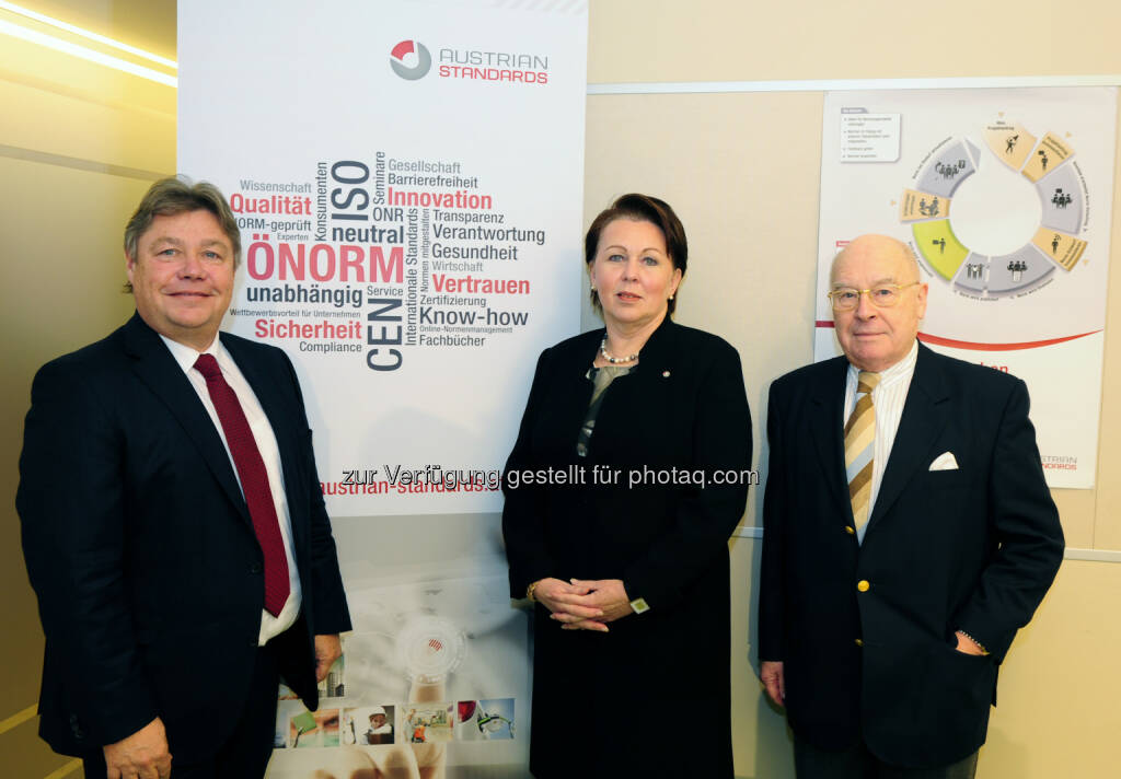 Harald Plöckinger, Vize-Präsident Austrian Standards, Mitglied des Vorstands KTM AG, Elisabeth Stampfl-Blaha, Direktorin Austrian Standards, Univ.Prof. Walter Barfuß, Präsident Austrian Standards: Austrian Standards: Österreich unter Top-Ten in der internationalen Normung, © Aussender (14.01.2015) 