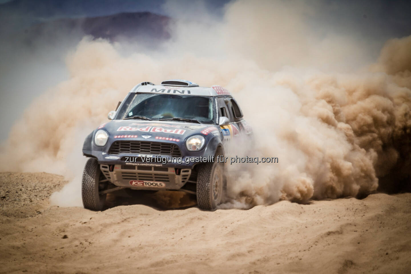 Mini feiert bei der Rallye Dakar 2015 weiteren Doppelsieg // Nasser Al-Attiyah hält Konkurrenz auf Distanz // Drei Mini All 4 Racing in der Gesamtwertung unter den ersten Fünf.