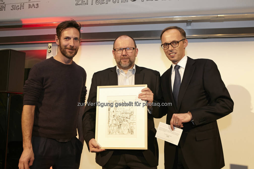 Horst Griebaum (UniCredit Bank Austria) gewann handsignierte Originallithografie von Constantin Luser mit Accenture-Österreich Chef Klaus Malle , © Accenture (21.01.2015) 