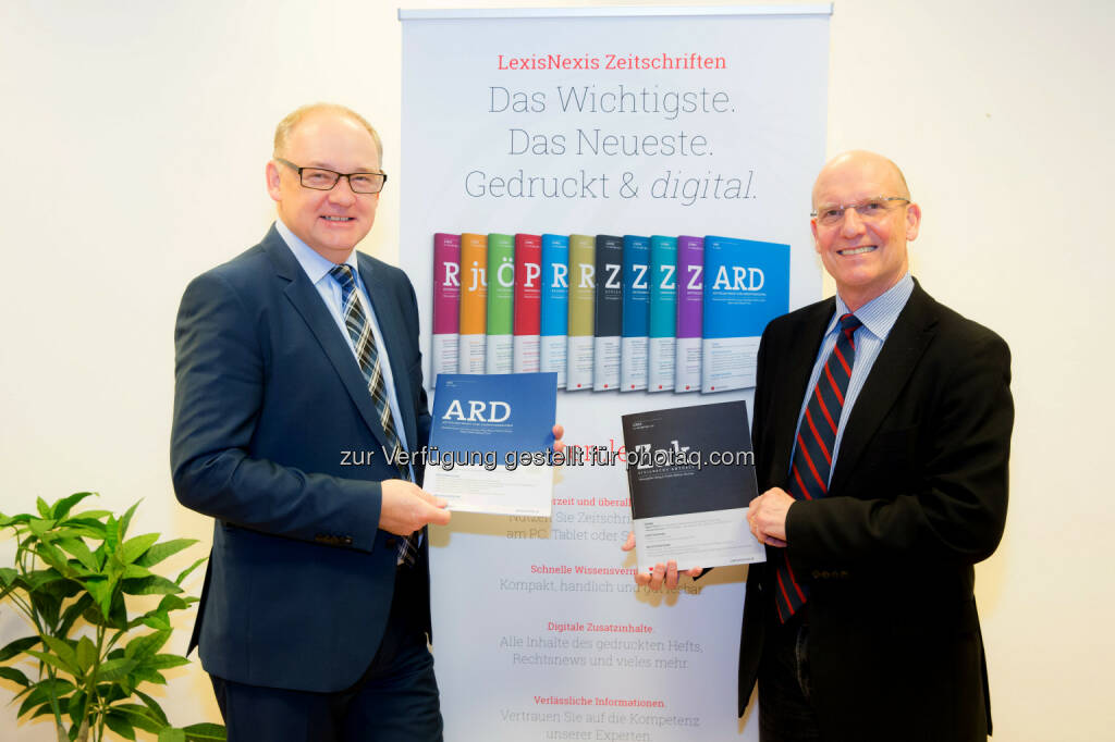 Heinz Wizek, Leiter Strategie, Programm- und Produktmanagement; Peter Davies, Geschäftsführer LexisNexis Österreich: LexisNexis: LexisNexis startet mit neuem, digitalem Zeitschriftensortiment ins Jahr 2015, © Aussender (21.01.2015) 