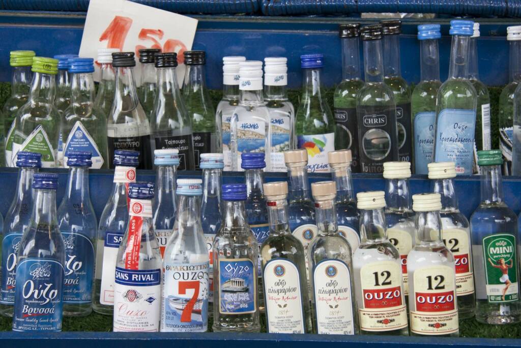 Ouzo, Griechenland, Schnaps, <a href=http://www.shutterstock.com/gallery-164650p1.html?cr=00&pl=edit-00>baldovina</a> / <a href=http://www.shutterstock.com/editorial?cr=00&pl=edit-00>Shutterstock.com</a>, baldovina / Shutterstock.com, © shutterstock.com/eigene Bilder (26.01.2015) 