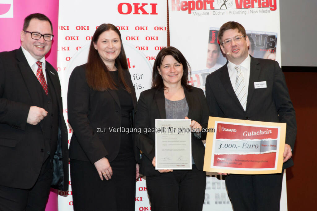 Christian Rupp (Sprecher der Plattform Digitales Österreich des Bundeskanzleramts), Barbara Novak (IT-Sprecherin und Abgeordnete zum Wiener Landtag), Claudia Windisch (Siemens Projektleiterin der Forschungsgruppe Video Analytics aus Graz), Martin Szelgrad (Report Verlag): Energieoptimierung im Flug: Siemens-Forscher erhalten Auszeichnung für Software, Copyright: Milena Krobath, © Aussendung (29.01.2015) 