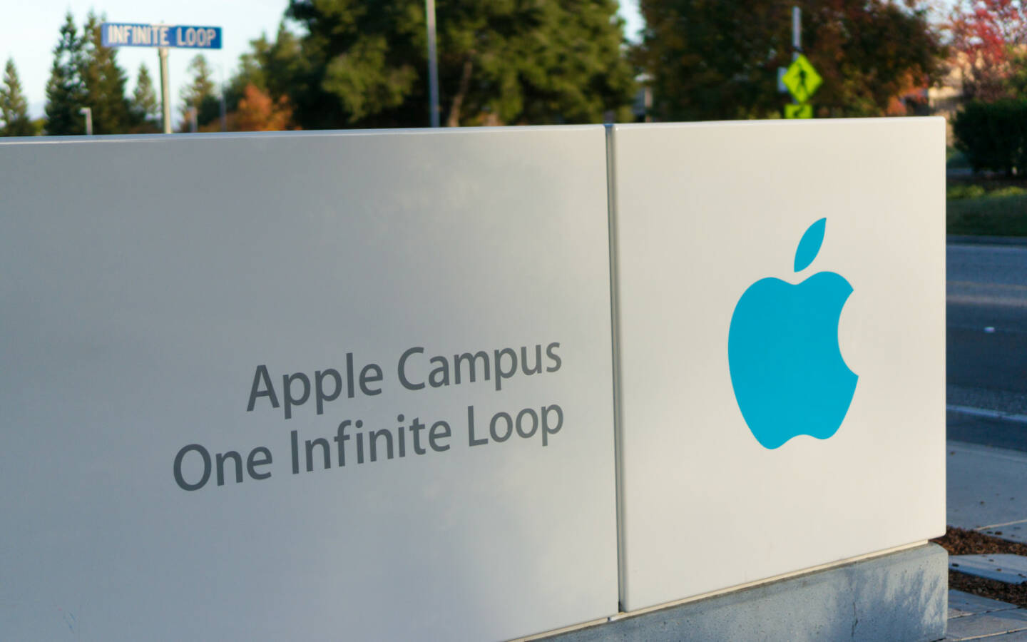 Apple headquarters, Infinite loop, Cupertino <a href=http://www.shutterstock.com/gallery-2633281p1.html?cr=00&pl=edit-00>Asif Islam</a> / <a href=http://www.shutterstock.com/editorial?cr=00&pl=edit-00>Shutterstock.com</a>