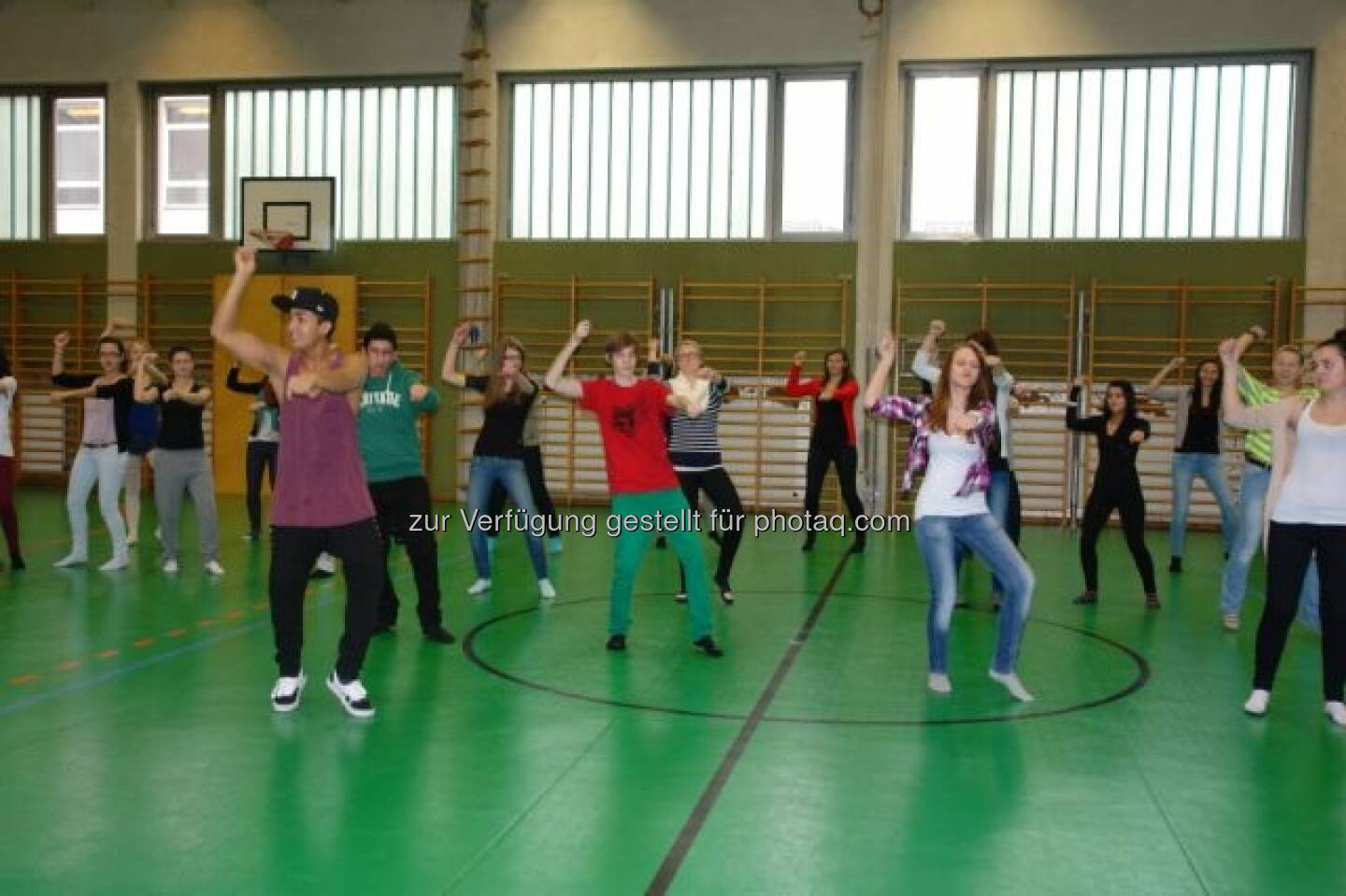 Zumba Workshop, Sport in der VBS Floridsdorf, siehe http://www.christian-drastil.com/2013/02/13/vbs-floridsdorf-borseklasse-ergometerklasse-gelebte-vielfalt/