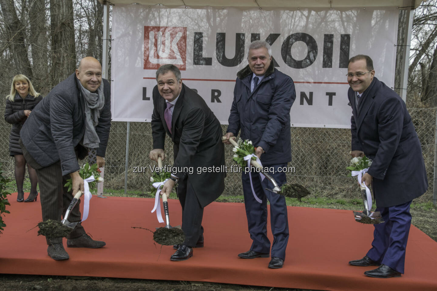 Aleksei Lambin - Lukoil Director Europe, Walter Ruck - Präsident der Wirtschaftskammer Wien, Vagit Alekperov - Präsident OAO Lukoil, Maxim Donde - Generaldirektor Lukoil Lubricants - Lukoil startet den Ausbau des Lukoil Schmiermittelwerkes in Wien (Bild: Helmuth Harich)