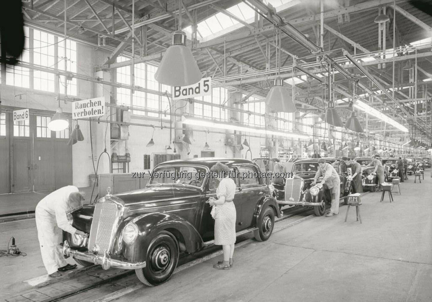 Mercedes-Benz in Sindelfingen feiert in diesem Jahr 100-jähriges Standortjubiläum: Produktion des Mercedes-Benz 220 im Jahre 1951