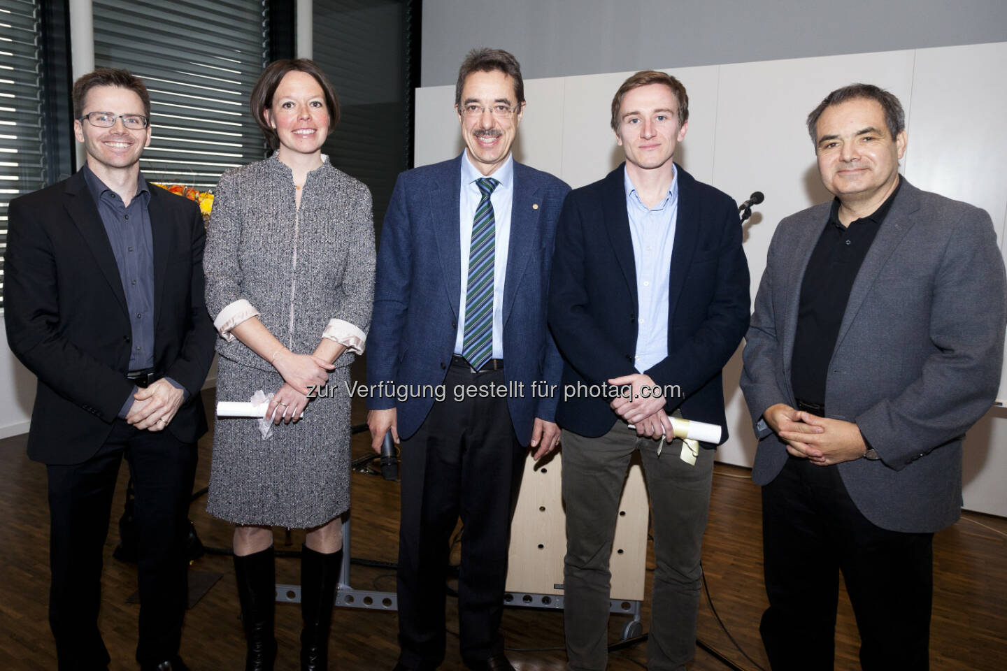 Prim. Philipp Werner (Tagungspräsident), Priv. Doz. Barbara Rantner (Preisträgerin), Martin Hagenlocher (Geschäftsführer Bayer Austria GmbH), Thomas Gattringer, MD (Preisträger), Univ.-Doz. Hans‐Peter Haring (Präsident der ÖGSF): : Bayer Austria stiftet Wissenschaftspreis der Österreichischen Schlaganfall-Gesellschaft (ÖGSF)