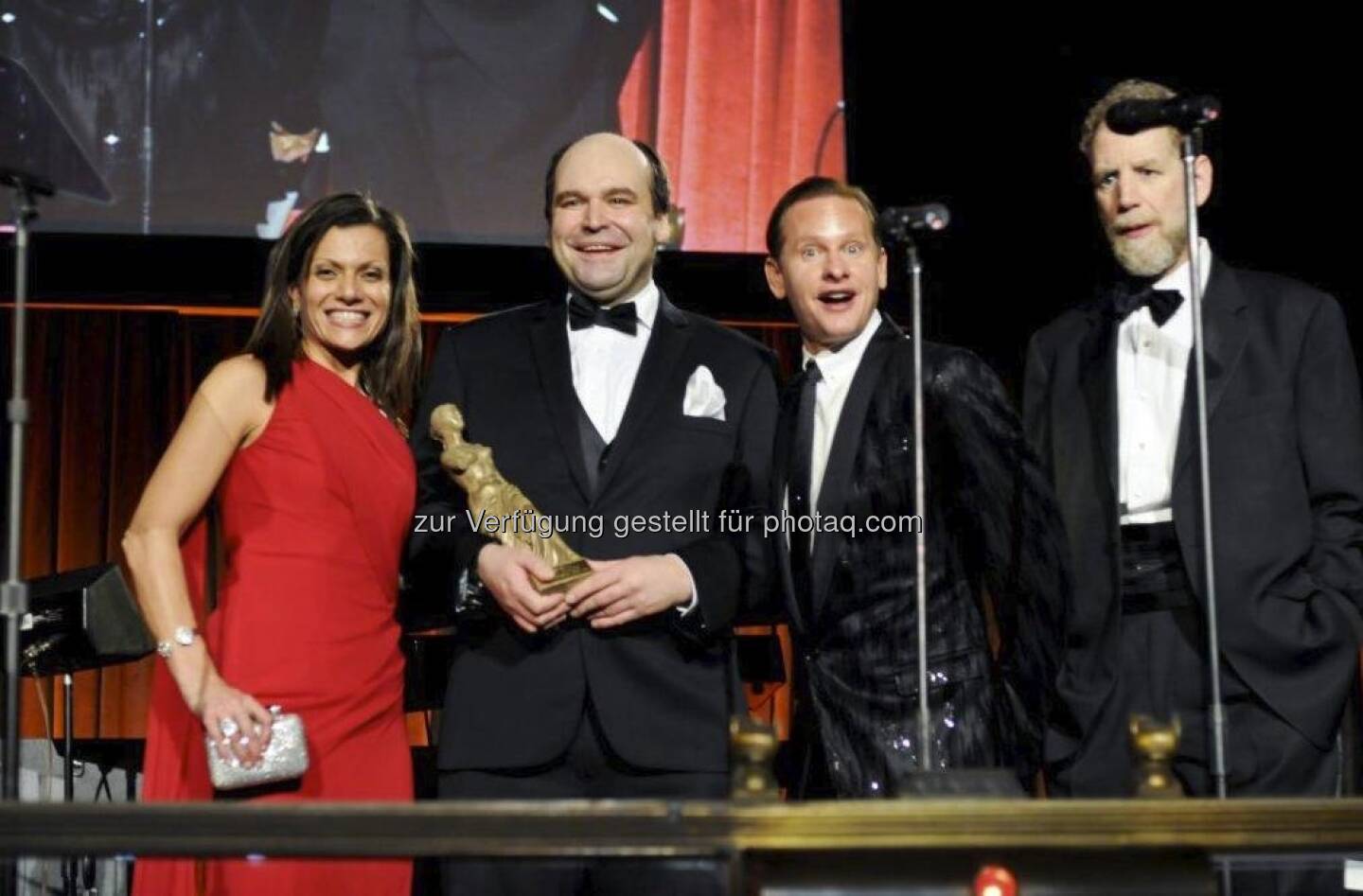 Tricia Carey (North America Merchandising Manager of Lenzing), Andreas Dorner (Global Marketing Director of Lenzing), Carson Kressley (Emmy-winning television star, celebrity stylist, author and fashion designer), Walter Costello (President, Underfashion Club) - Lenzing Femmy Preisträger 2013 - US-Unterwäschebranche ehrt die Leistungen von Lenzing (c) Lenzing AG