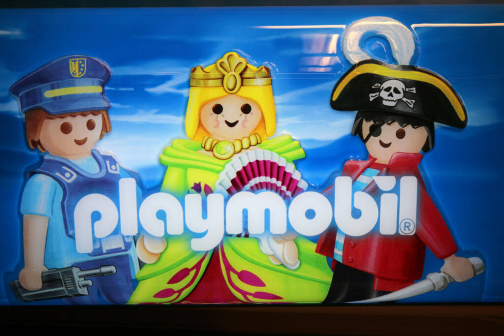 Playmobil, <a href=http://www.shutterstock.com/gallery-320989p1.html?cr=00&pl=edit-00>360b</a> / <a href=http://www.shutterstock.com/editorial?cr=00&pl=edit-00>Shutterstock.com</a>, 360b / Shutterstock.com, © www.shutterstock.com (03.02.2015) 