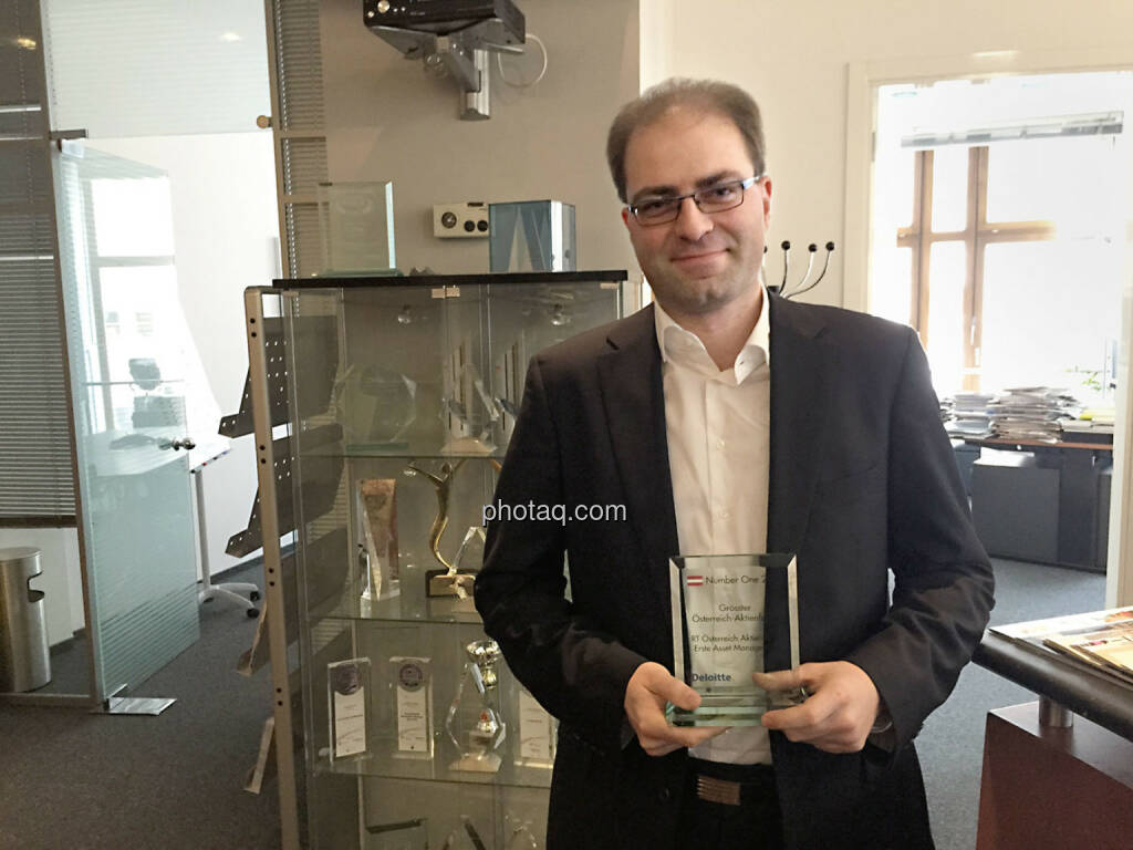 Fondsmanager Michael Kukacka, Erste Sparinvest,  mit dem Number One Award für den Größten Österreich-Aktienfonds - RT Österreich Aktienfonds., © photaq/Martina Draper (03.02.2015) 