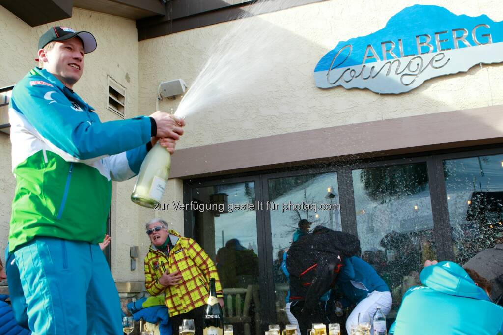 Lech Zürs Tourismus GmbH: Hannes Reichelt feiert WM Titel in der Arlberg Lounge , © Aussendung (06.02.2015) 