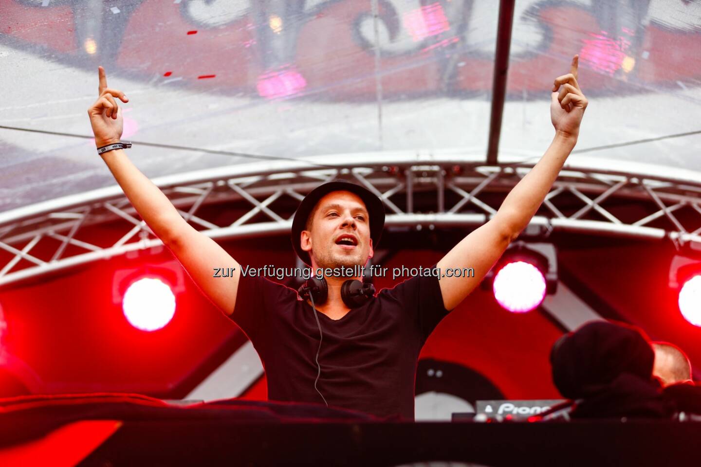 Noisecontrollers: Leutgeb Entertainment Group GmbH: &bdquo;Lake Festival Vol. 6&ldquo; feat. the top DJs of the world!