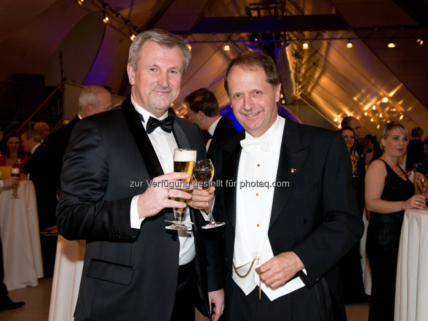 Brau Union Österreich Generaldirektor Markus Liebl und Geschäftsführer Walter Wallner von Schlumberger/Top Spirit: Brau Union Österreich AG: Bierige Erfrischung am 58. Ball der Wiener Kaffeesieder