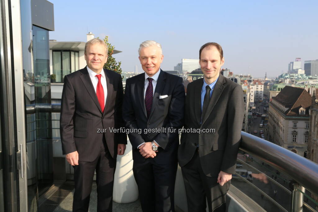 Leiter der Ottomotoren Entwicklung Volkswagen Wolfgang Demmelbauer-Ebner, Robert Grüneis, Obmann des Fachverbands der Gas- und Wärmeversorgungsunternehmungen und Vorstand der Wiener Stadtwerke sowie Michael Mock, Geschäftsführer des Fachverbands der Gas- und Wärmeversorgungsunternehmungen.: Fachverband Gas Wärme: Erdgasmobilität: Forderungen, Perspektiven, Visionen, © Aussendung (15.02.2015) 