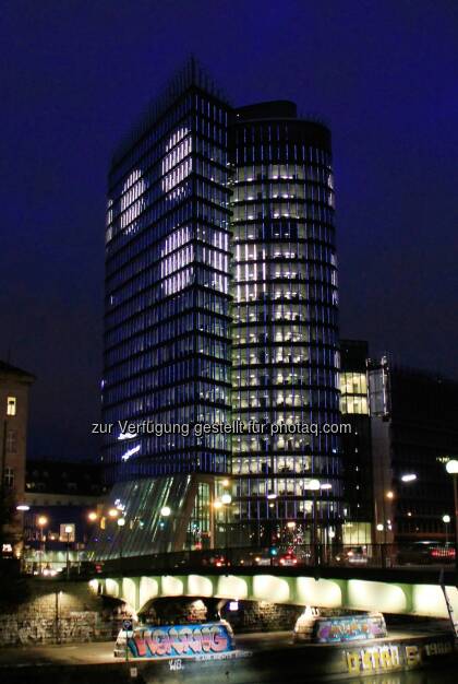 Uniqa Insurance Group AG: Kunst am Tower Teil zwei Schliere im Aug: Verschlüsseltes Gedicht zum 10-Jahr-Jubiläum des Uniqa Tower, © Aussender (16.02.2015) 