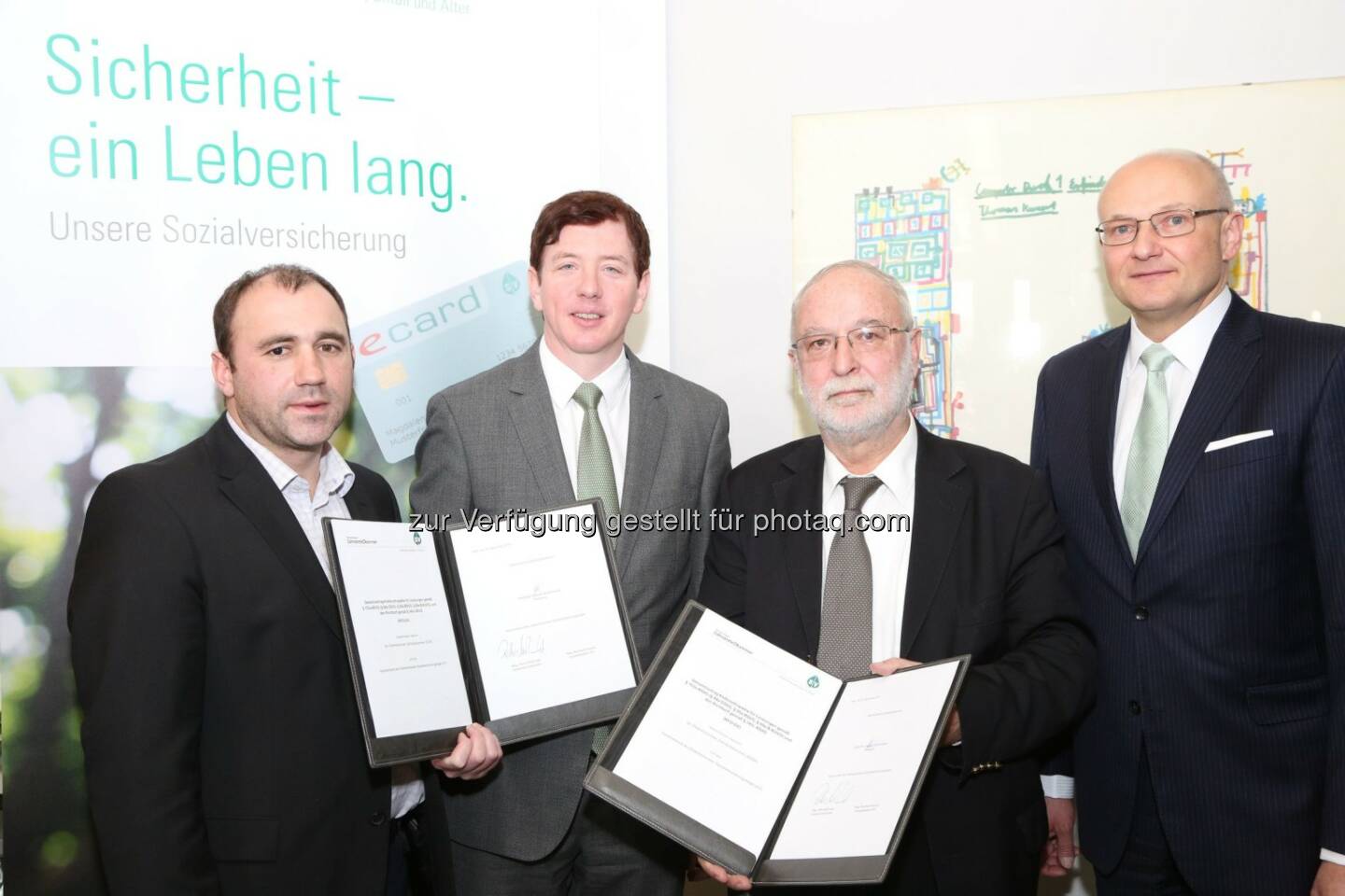 Albert Maringer (Obmann der OÖGKK), Peter McDonald (Vorstandsvorsitzender des Hauptverbandes der österr. Sozialversicherungsträger), OMR Hannes Westermayer (Präsident der Österr. Zahnärztekammer), Claudius Ratschew (Pressereferent der Österr. Zahnärztekammer): Hauptverband der österr. Sozialversicherungsträger: Zwei neue Leistungen der Sozialversicherung bei Zahnspangen-Versorgung