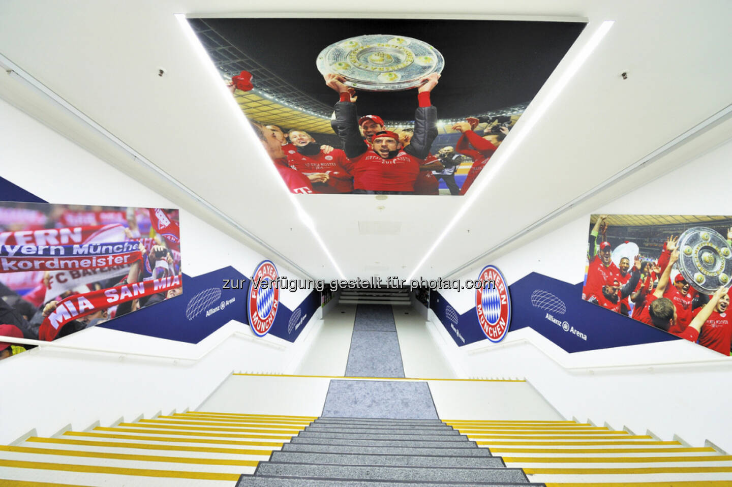 Allianz Arena, Stiege, Stufen, Stadion, FC Bayern München, Fussball, <a href=http://www.shutterstock.com/gallery-1706938p1.html?cr=00&pl=edit-00>Yuri Turkov</a> / <a href=http://www.shutterstock.com/editorial?cr=00&pl=edit-00>Shutterstock.com</a>, Yuri Turkov / Shutterstock.com