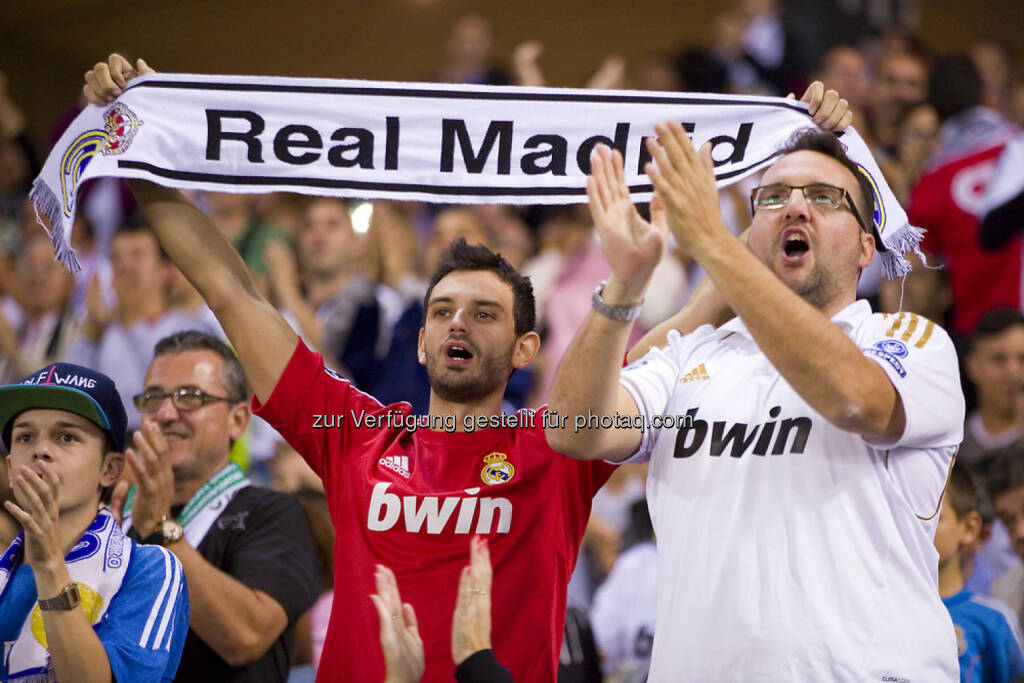 Real Madrid, Fussball, Fan, Jubel, <a href=http://www.shutterstock.com/gallery-498355p1.html?cr=00&pl=edit-00>Natursports</a> / <a href=http://www.shutterstock.com/editorial?cr=00&pl=edit-00>Shutterstock.com</a>, Natursports / Shutterstock.com, © www.shutterstock.com (18.02.2015) 