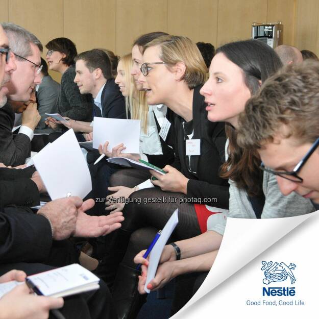 Talk, Diskussion, Dialog beim Nestlé Digital Community Day: Ein Speed-Dating zu digitalen Themen bildet den Auftakt unseres zweitägigen Strategieworkshops, bei dem rund 60 Kollegen sich gegenseitig über die neuesten Projekte, Kampagnen und Kooperationen im Bereich Digital austauschen.  Source: http://facebook.com/Nestle.DE, © Aussendung (24.02.2015)