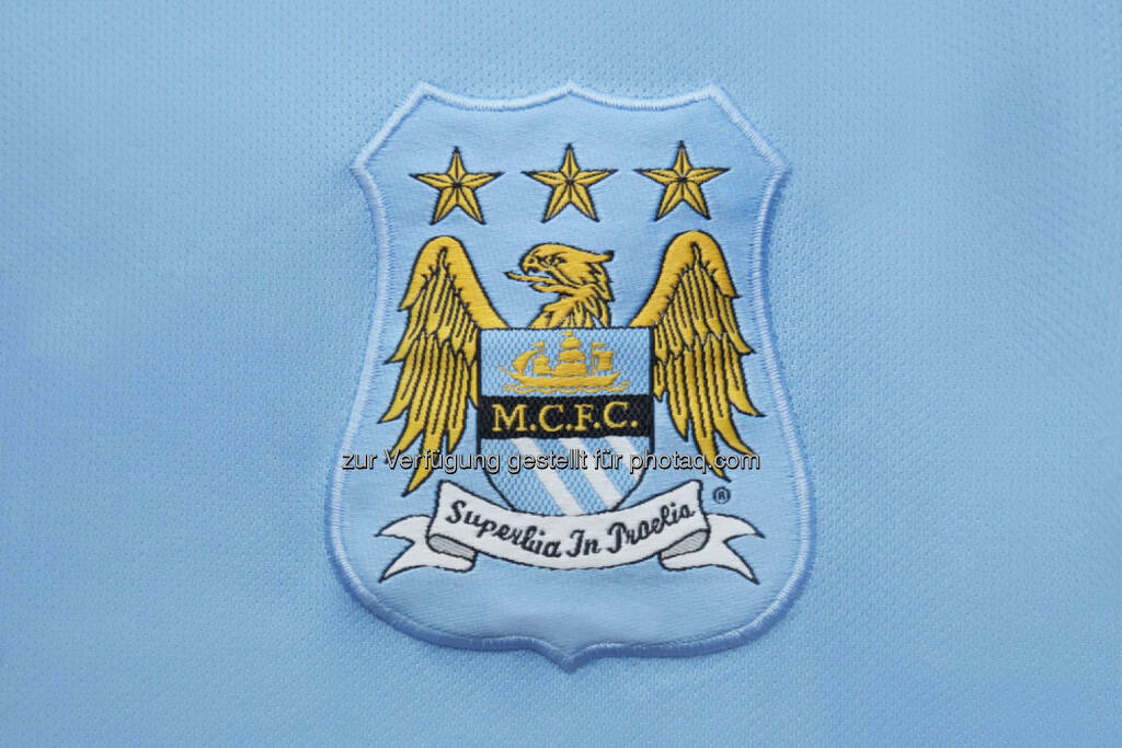 Manchester City, Fussball, Logo, Emblem, Wappen, <a href=http://www.shutterstock.com/gallery-864901p1.html?cr=00&pl=edit-00>charnsitr</a> / <a href=http://www.shutterstock.com/editorial?cr=00&pl=edit-00>Shutterstock.com</a>, charnsitr / Shutterstock.com, © www.shutterstock.com (25.02.2015) 