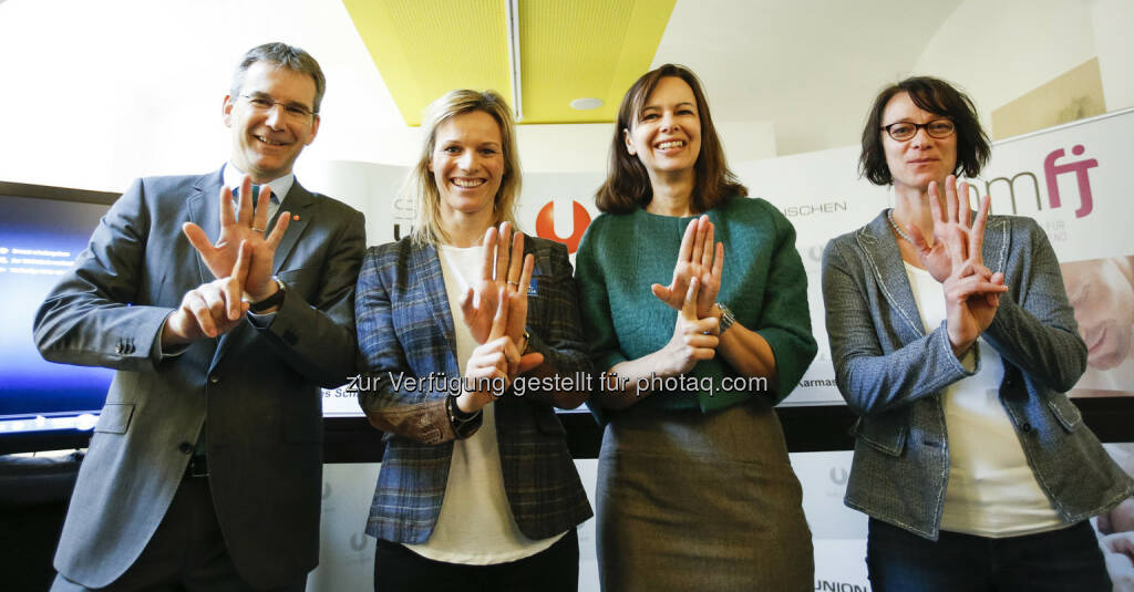 Sportunion Präsident Hartwig Löger, Ski-Weltmeisterin Marlies Schild, Bundesministerin Sophie Karmasin und Expertin Bettina Rulofs : Bundesministerium für Familien und Jugend: Sport respects your rights - Gemeinsam für den Schutz der Kinder und Jugendlichen im europäischen Sport, © Aussendung (26.02.2015) 