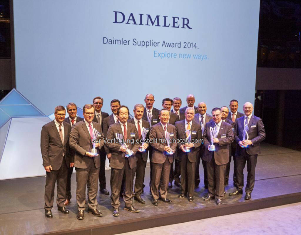 Wendelin Wolbert, Leiter International Procurement Services, Daimler AG; Wilfried Porth, Vorstand Personal und Arbeitsdirektor & Mercedes-Benz Vans, Daimler AG; Marcus Baur, Generaldirektor Bocar S.A. de C.V.; Prof. Ralf Herrtwich, Leiter GR & AE Fahrerassistenz- und Fahrwerksysteme, Daimler AG; Marcus Schoenenberg, Leiter Global Procurement Trucks and Buses, Daimler AG; Nobuyuki Tabuchi, Geschäftsführer Shin-Etsu Magnetics Europe GmbH; Stefan Klebert, Vorsitzender des Vorstands Schuler AG; Andreas Bälz, Geschäftsführer Gross & Perthun GmbH & Co. KG; Yutaka Ohashi, Corporate Senior Vice President, Group President, Automotive Equipment Group, Mitsubishi Electric Corporation; Wolfgang Bernhard, Vorstand Daimler Trucks & Buses, Daimler AG; Prof. Thomas Weber, Vorstand Konzernforschung und Mercedes-Benz Cars Entwicklung, Daimler AG; Tim Myers, Präsident von Alcoa Wheel Products; Dieter Zetsche, Vorstandsvorsitzender der Daimler AG und Leiter Mercedes-Benz Cars; Vivek Chaand Sehgal, Vorstandsvorsitzender Samvardhana Motherson Group;  Dirk Hoheisel, Geschäftsführer Robert Bosch GmbH; Sanjay Jalona, Executive Vice President- Manufacturing & Engineering Services, Infosys Limited; Klaus Zehender, Leiter Mercedes-Benz Cars Procurement and Supplier Quality, Daimler AG; Peter Blauwhoff, Vorsitzender der Geschäftsführung Deutsche Shell Holding GmbH, Royal Dutch Shell plc; Deutsche Shell Holding GmbH: Daimler zeichnet seine Lieferanten mit Supplier Award 2014 aus, © Aussendung (27.02.2015) 