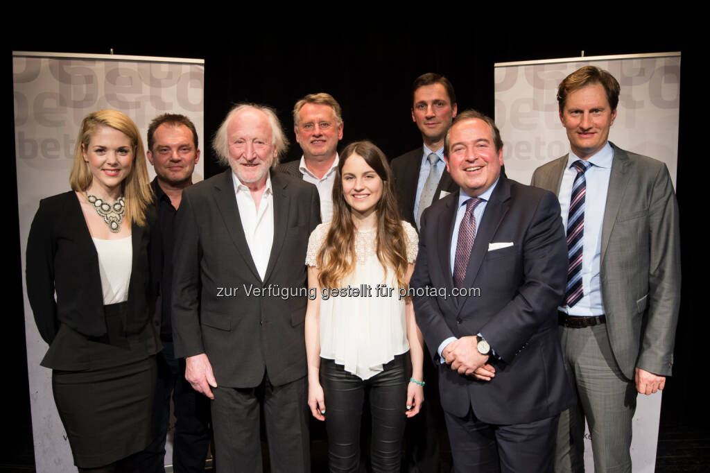 Sigried Spörk, Moderatorin; Robert Lechner, Geschäftsführer Österreichisches Ökologieinstitut; Karl Merkatz, Beton-Testimonial; Bernd Wolschner, Präsident Verband Österreichischer Beton-und Fertigteilwerke (VÖB); Julika Völkel, Sängerin; Matthias Pfützner, Betonmarketing Österreich; Robert F. Holzer, Betonmarketing Österreich, Sebastian Spaun Geschäftsführer Vereinigung der Österreichischen Zementindustrie: Betonmarketing Österreich lud gestern Abend zur Präsentation der neuen Betonmarketingkampagne mit Testimonial Karl Merkatz und stellte gleichzeitig die neuesten Konjunktur- und Forschungsergebnisse der Branche vor. 
 (27.02.2015) 