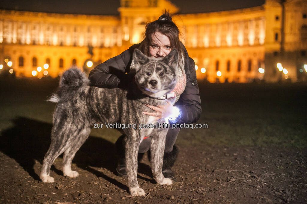 Jungschauspielerin Roxanne Rapp mit Hündin Jin, © Purina PetCare (02.03.2015) 