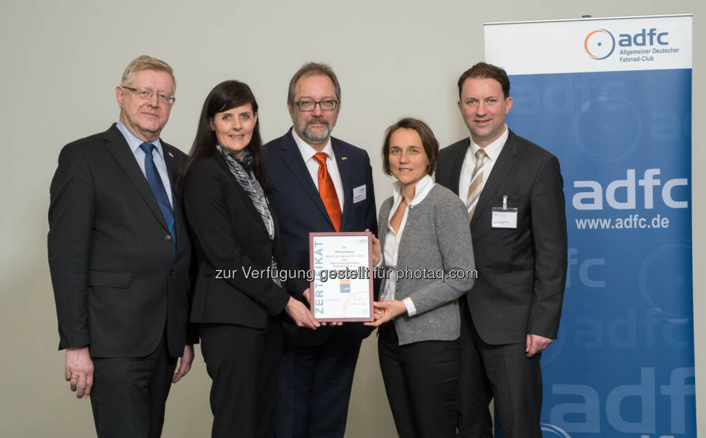 Friedrich Bernhofer (Sprecher der Arge Donau Österreich), Petra Riffert (Geschäftsführerin ArgeDonau Österreich), Raimund Jennert (Stv. Bundesvorsitzender Adfc), Christiane Windsperger (Niederösterreich Werbung GmbH), Bernhard Schröder (Geschäftsführer Arge Donau Österreich): WGD Donau Oberösterreich Tourismus GmbH: ITB Berlin: Donauradweg wieder Nummer 1, © Aussender (06.03.2015) 