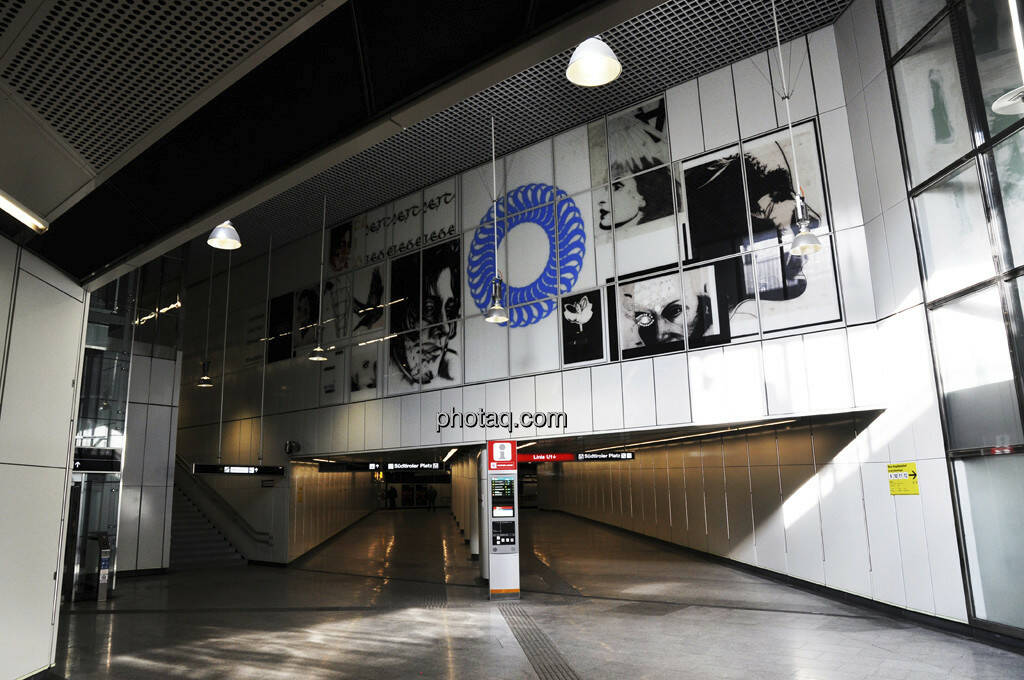 Franz Graf: SUED - U-Bahn Station Südtirolerplatz (17.02.2013) 