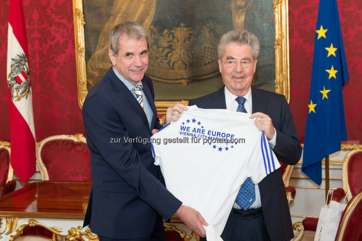 Vienna City Marathon Veranstalter Wolfgang Konrad und Bundespräsident Heinz Fischer: Vienna City Marathon: „Wir sind Europa“: Bundespräsident Fischer unterstützt VCM Aktion