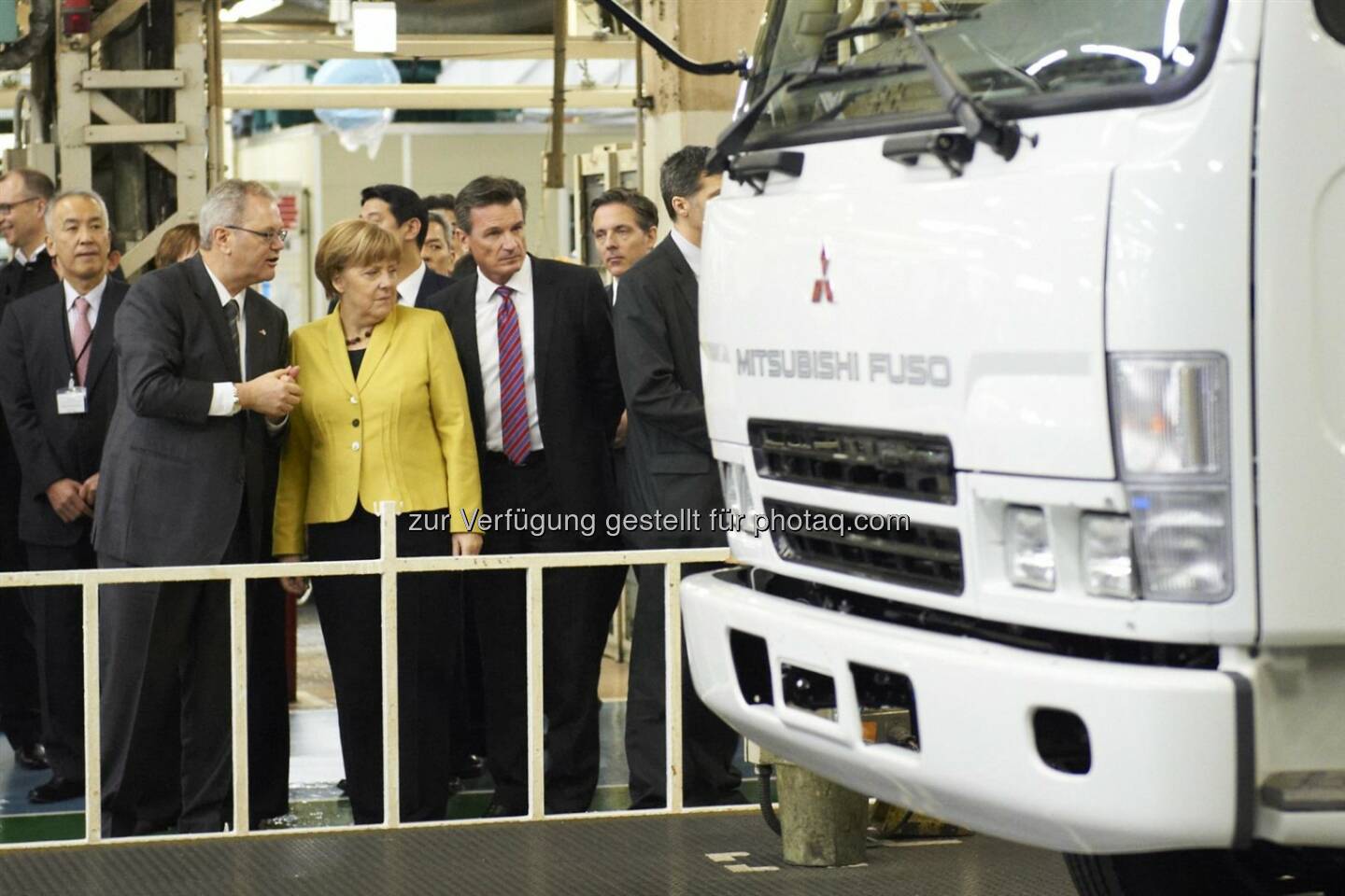 Angela Merkel besucht Daimler Trucks in Japan