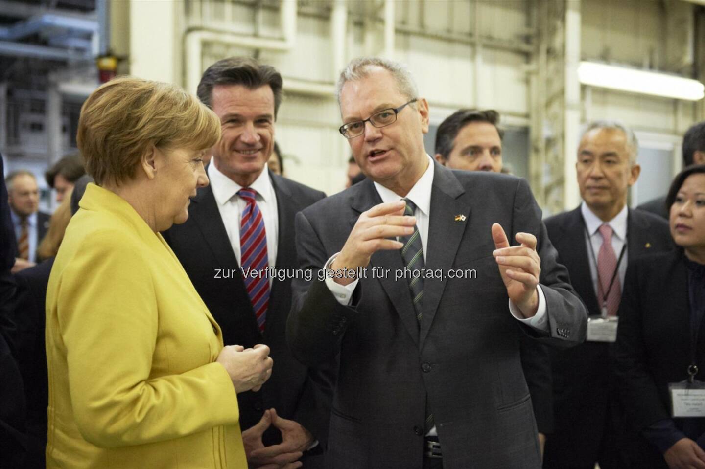 Angela Merkel besucht Daimler Trucks in Japan