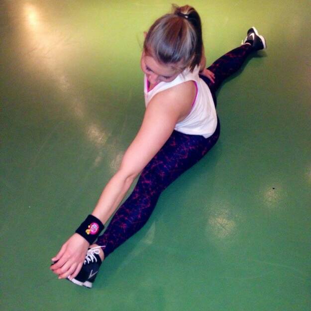 Ein Spagat im Partnerteam von http://www.ambuzzador.com, © Diverse  (16.03.2015)