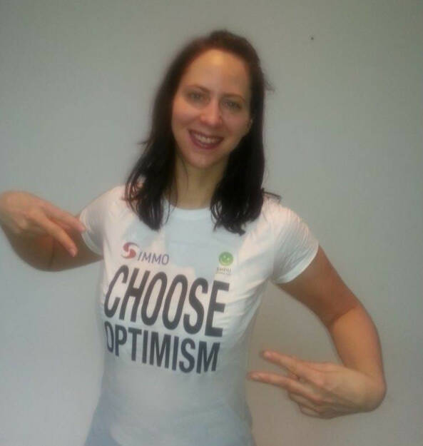 Lisa Grüner (Special Public Affairs) Choose Optimism, Shirt in der S Immo / Smeil-Edition, © Diverse Fotografen / Aktion wurde vom Börse Express 2014 an photaq/BSN übetragen (16.03.2015) 