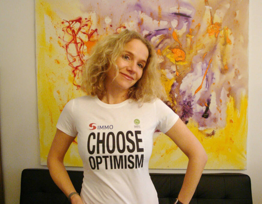 Christina Brandenstein (BrandensteinCOM) Choose Optimism, Shirt in der S Immo / Smeil-Edition, © Diverse Fotografen / Aktion wurde vom Börse Express 2014 an photaq/BSN übetragen (16.03.2015) 