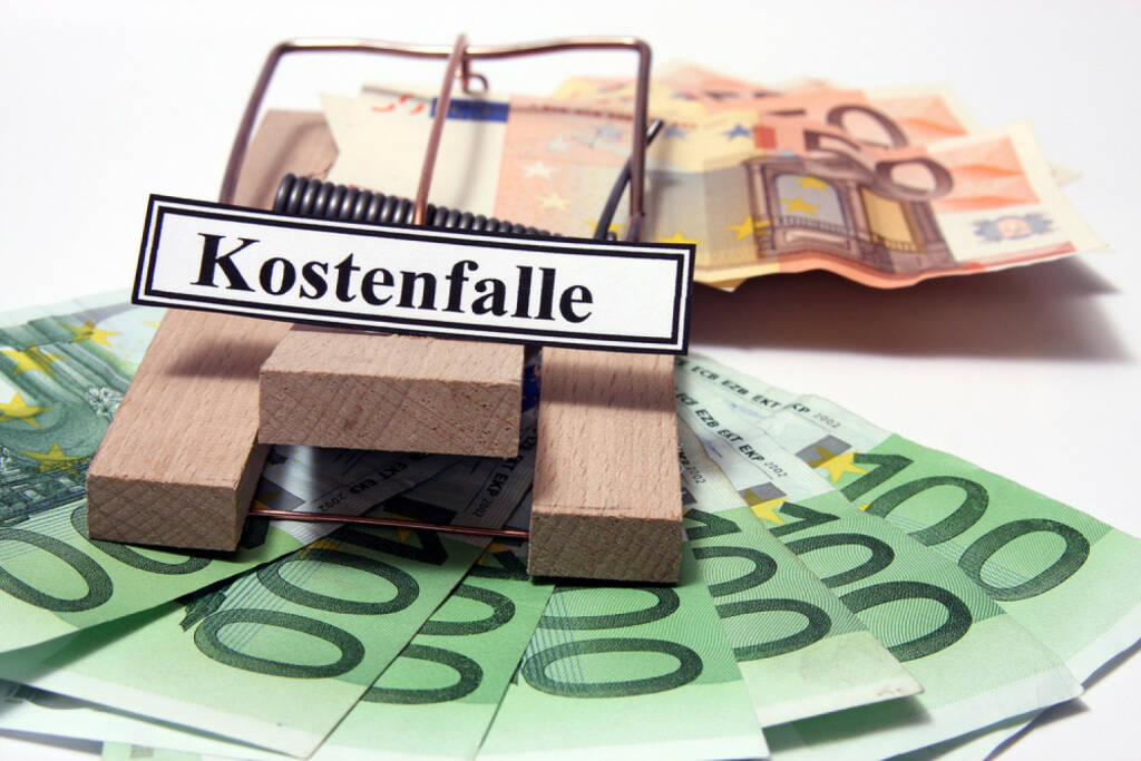 Kostenfalle, Steuer, Steuern, zahlen, Geld, Schulden, Ausgaben, Kosten, Budget, Falle, http://www.shutterstock.com/de/pic-201741215/stock-photo-money-with-a-trap-with-the-german-word-kostenfalle-translation-cost-trap.html, © www.shutterstock.com (17.03.2015) 