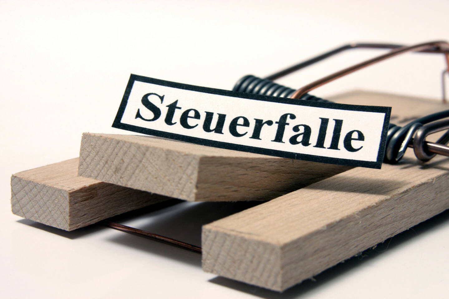 Steuerfalle, Kostenfalle, Steuern, Steuer, Falle, Ausgaben, Geld, Budget, http://www.shutterstock.com/de/pic-202847737/stock-photo-tax-trap-german-sign.html
