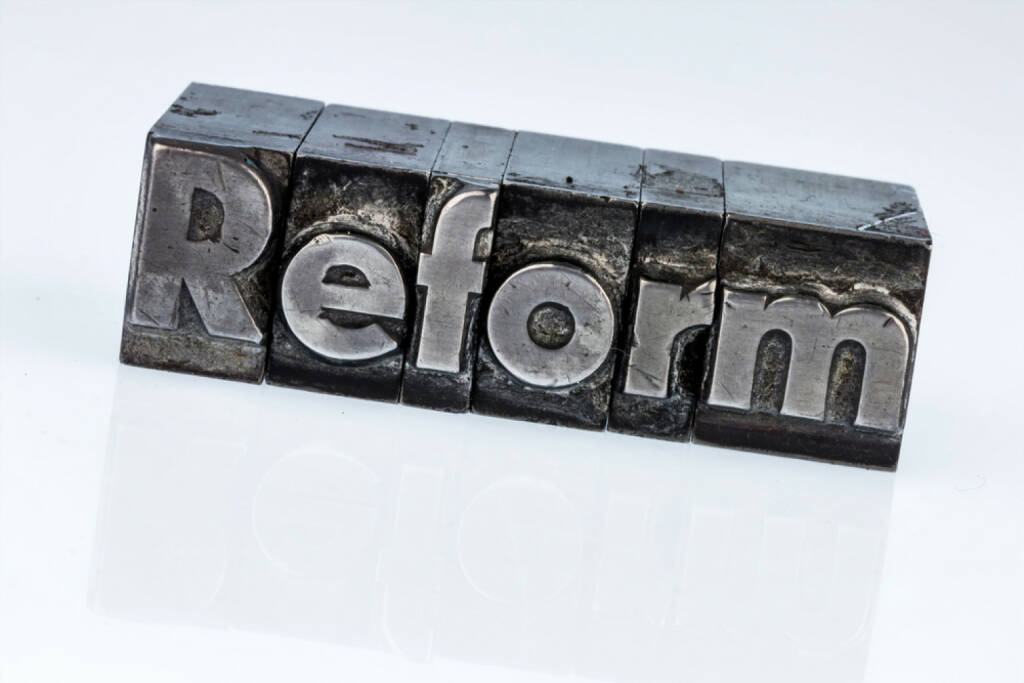 Reform, Steuererform, Steuer, Steuern, Ausgaben, Abgaben, http://www.shutterstock.com/de/pic-252796471/stock-photo-the-word-reform-in-lead-letters-written-photo-icon-for-quick-correspondence.html?, © www.shutterstock.com (17.03.2015) 