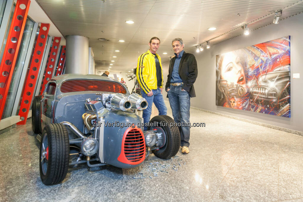 Knud Tiroch und Christian Clerici mit dem Volksrodder bei der Eröffnung der Ausstellung „supercharged im Art Room Würth. (18.03.2015) 